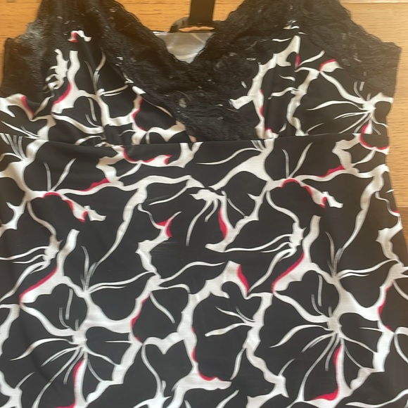 Black white and red lace tank - Picture 2 of 3